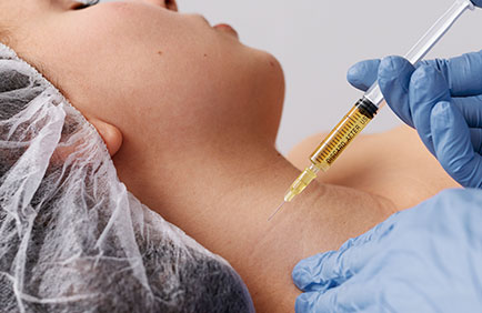 dra-debora-reis-procedimentos-bioestimulador-colageno-1 Técnica de aplicação de bioestimulador de colágeno no pescoço com seringa estéril